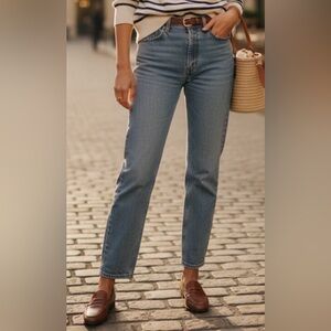 Vintage Y2K Levi’s 512 high waisted jeans. size tag faded but fits like a 25.